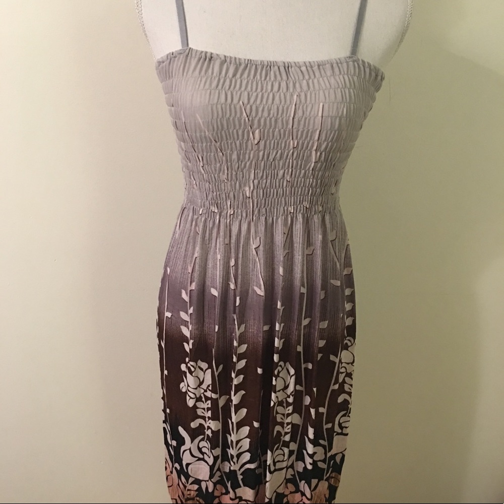 🌻 3/$20 NWT Sundress with floral print